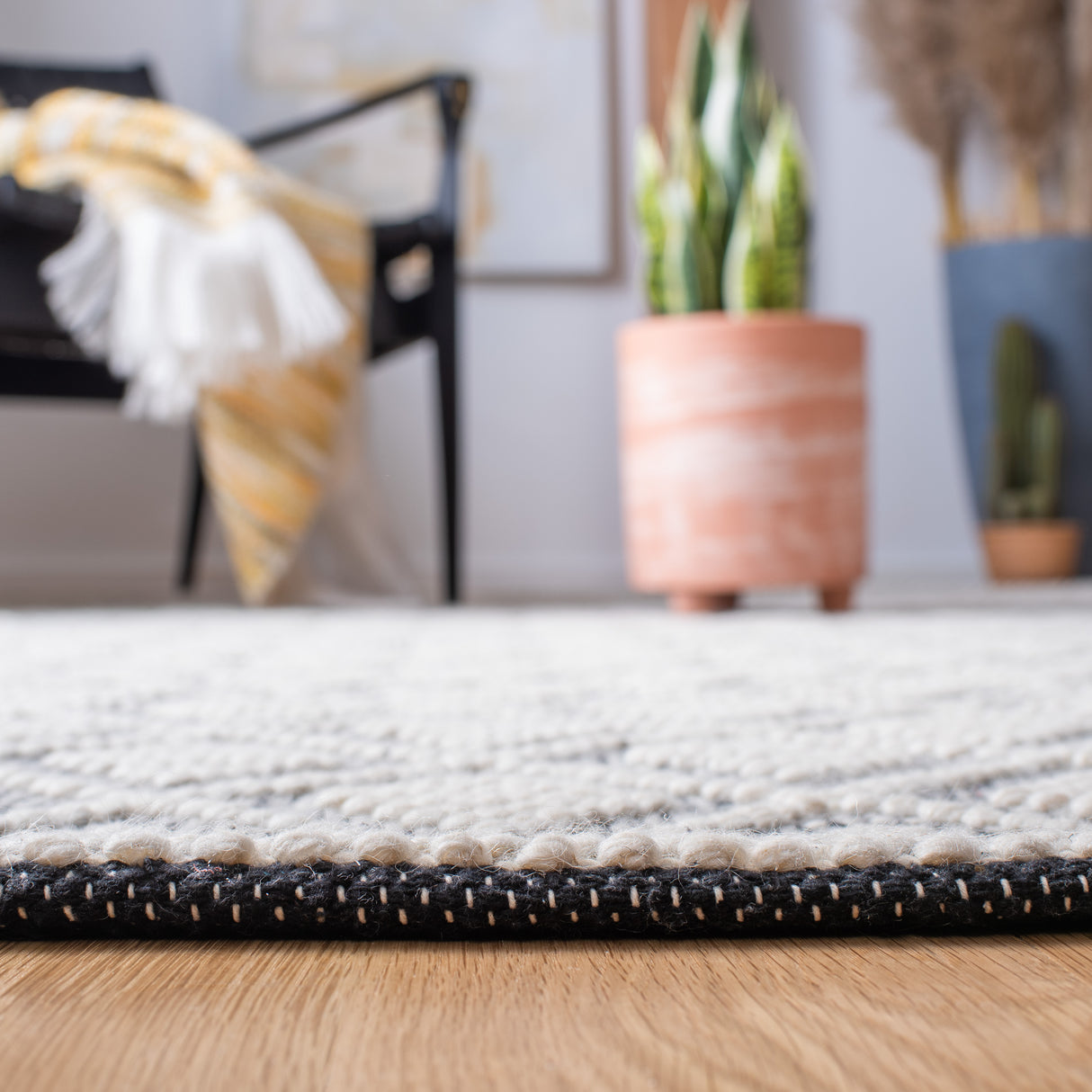 Safavieh Natura Nat475A Ivory/Black Rugs.