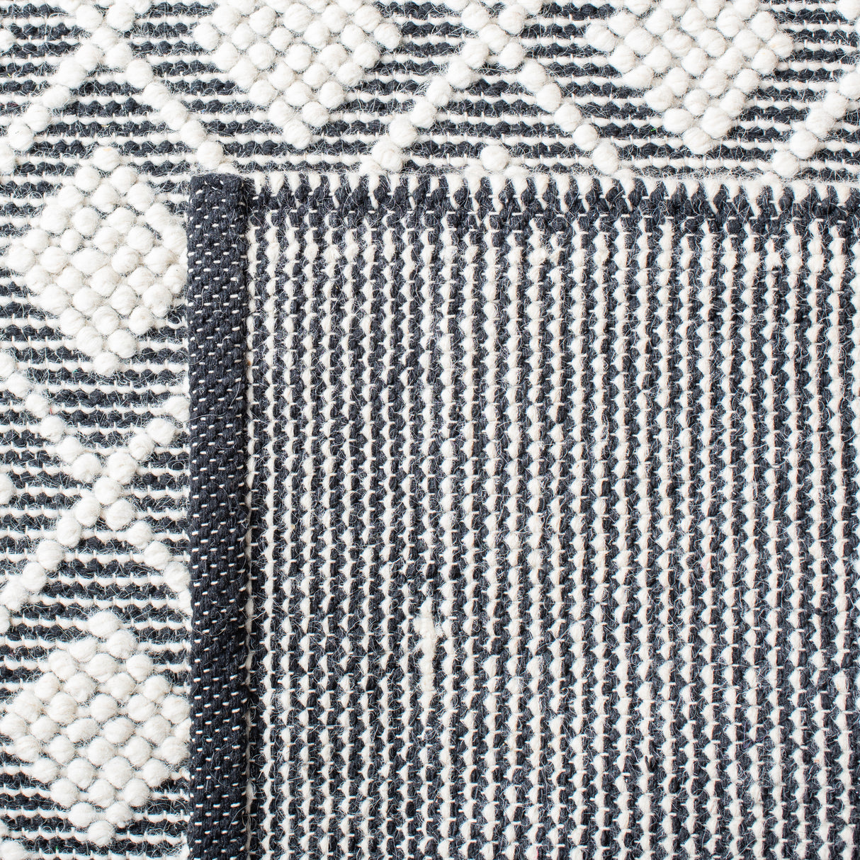 Safavieh Natura Nat475A Ivory/Black Rugs.