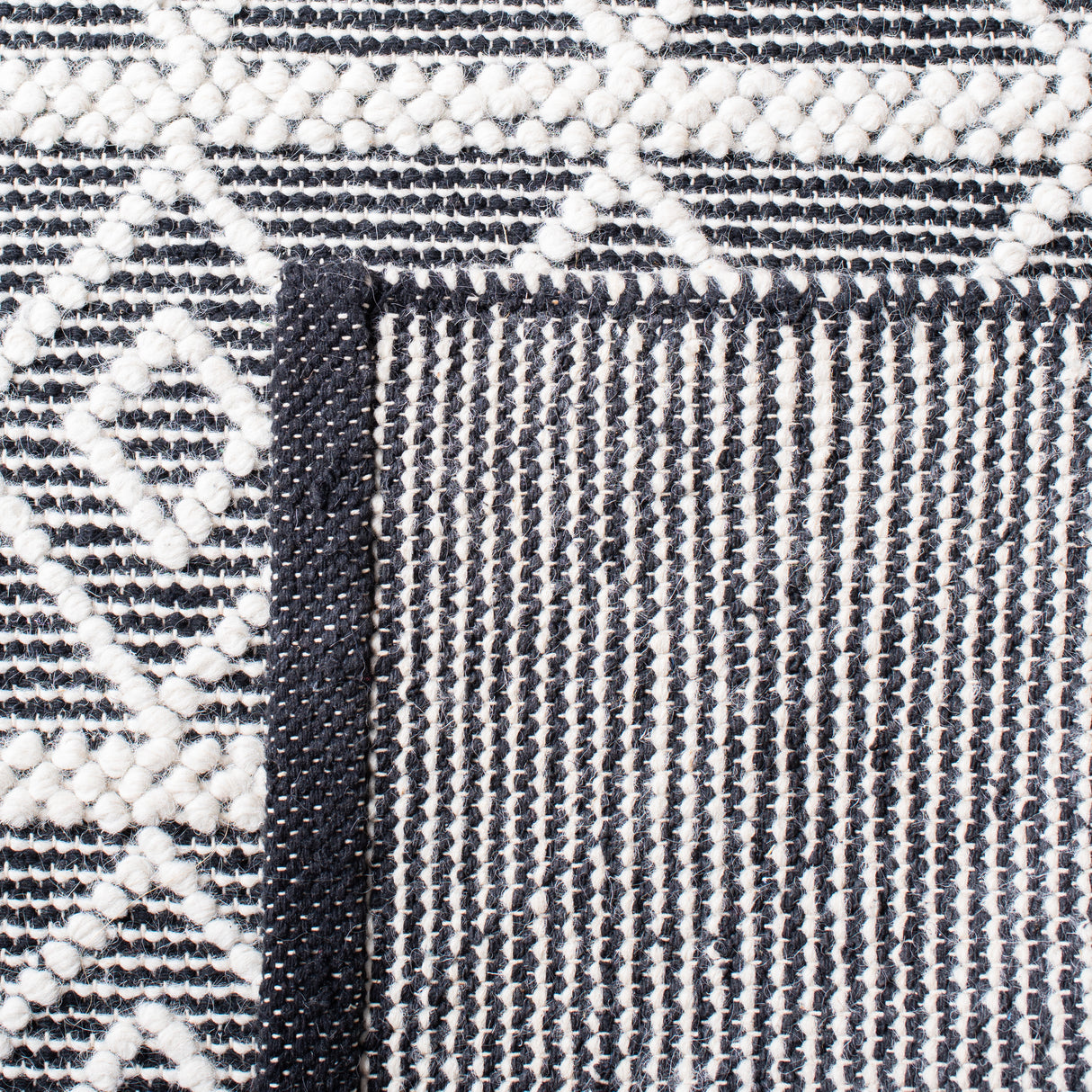 Safavieh Natura Nat477A Ivory/Black Rugs.