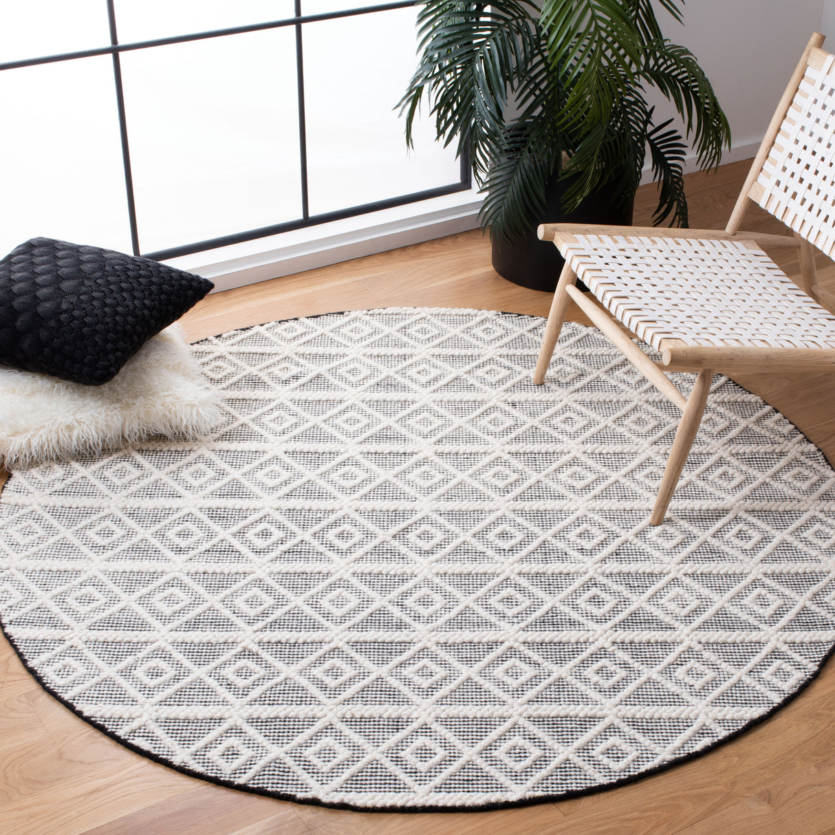 Safavieh Natura Nat477A Ivory/Black Rugs.