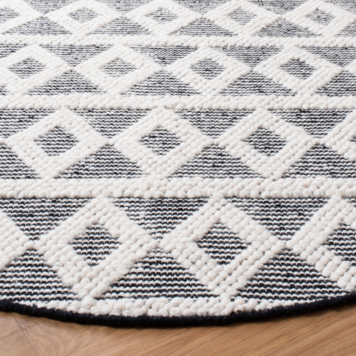 Safavieh Natura Nat479A Ivory/Black Rugs.