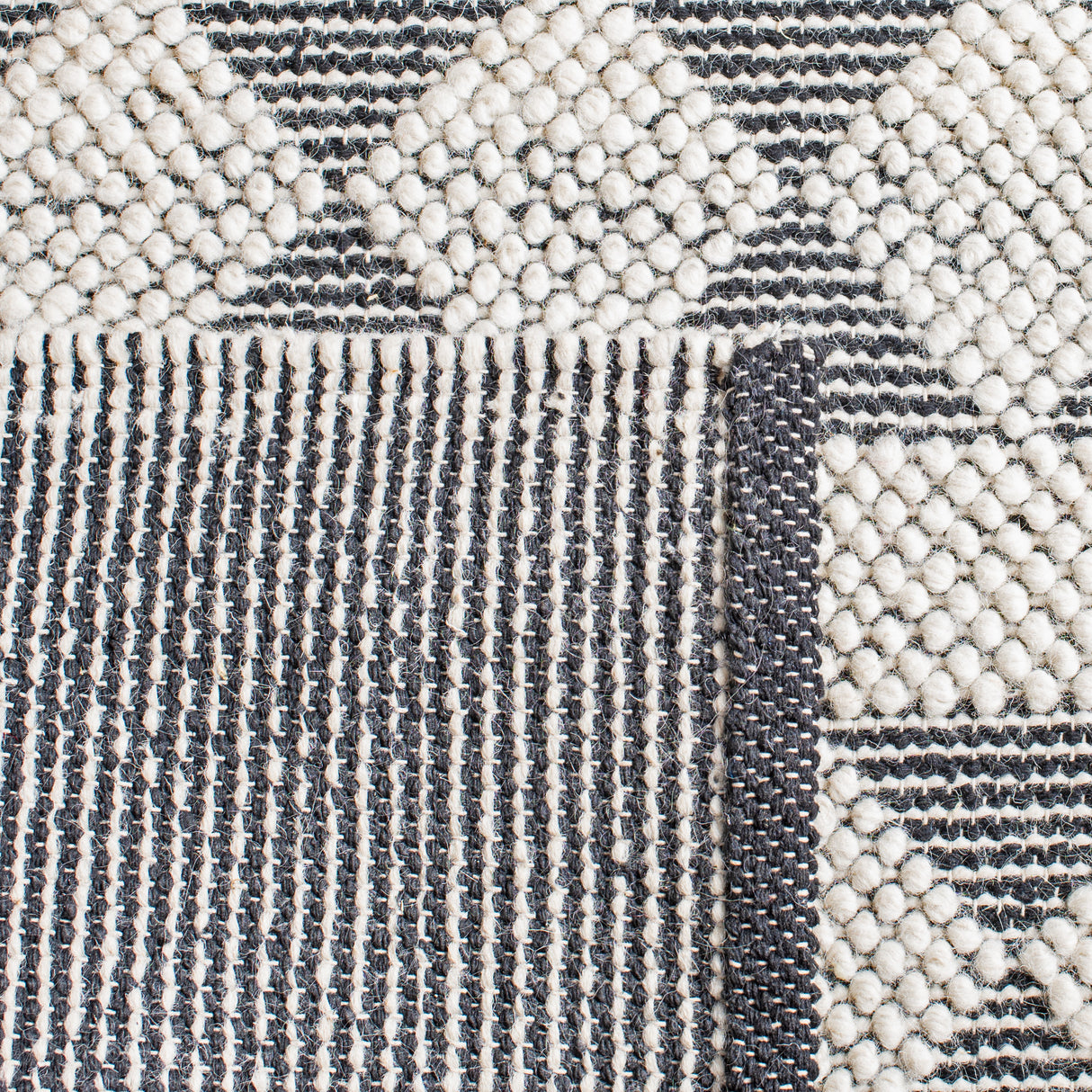 Safavieh Natura Nat481A Ivory/Black Rugs.