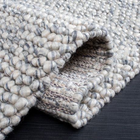 Safavieh Natura Nat620G Light Grey/Ivory Rug.
