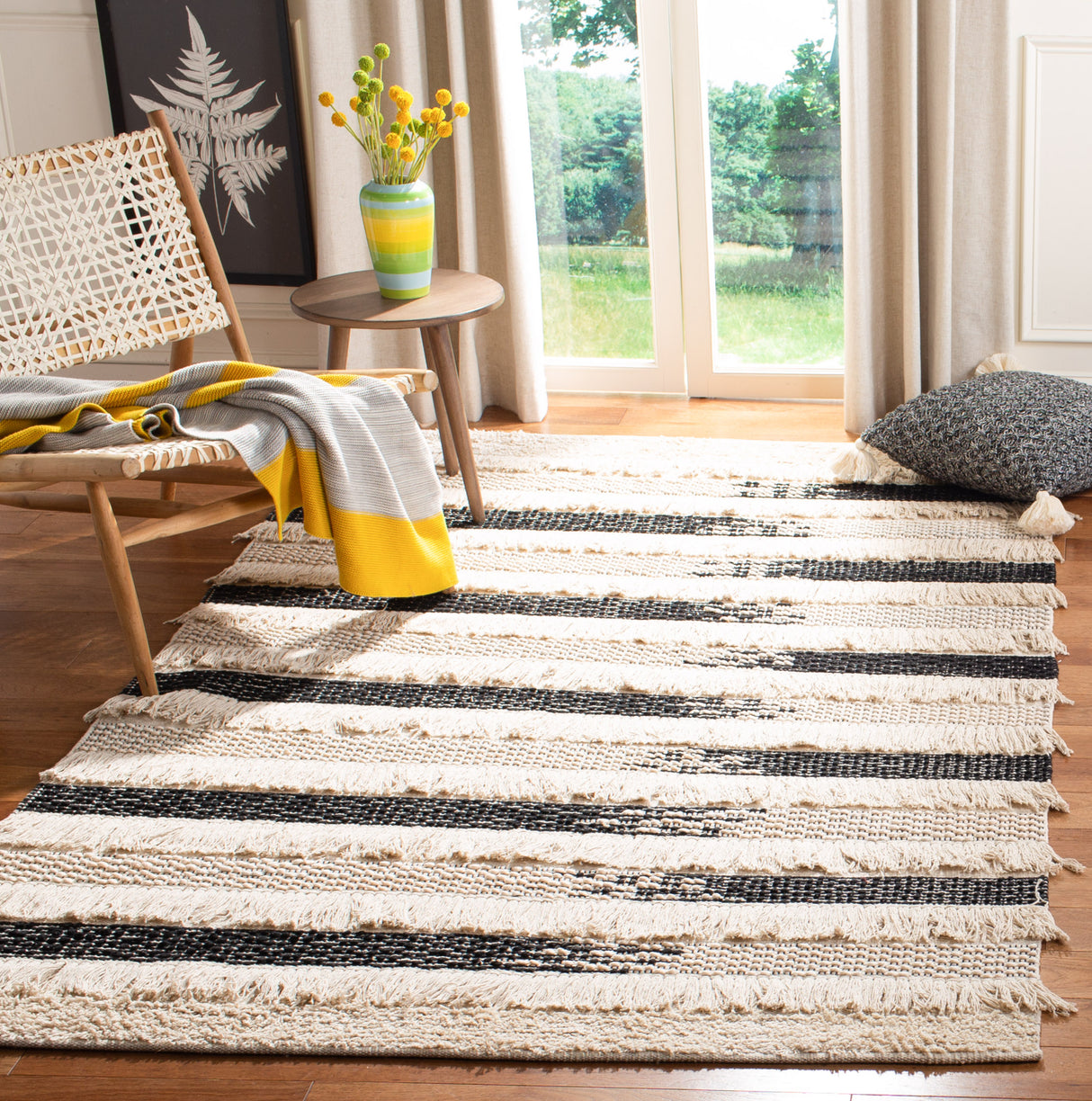 Safavieh Natura Nat655A Ivory/Black Rug.