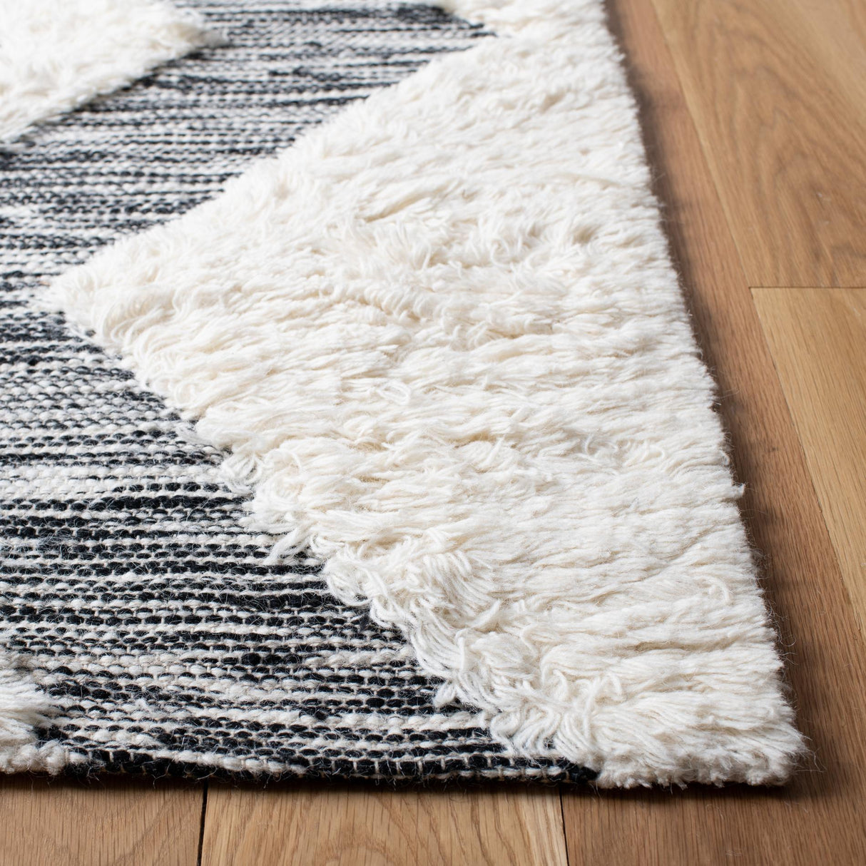 Safavieh Natura Nat681A Ivory/Black Rugs.
