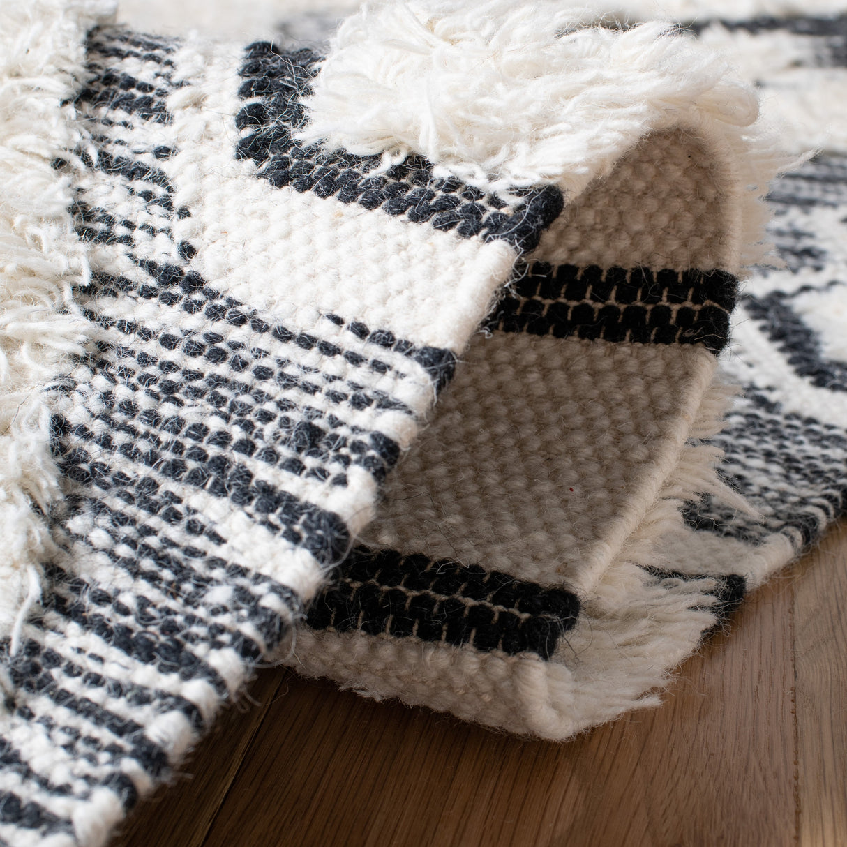 Safavieh Natura Nat684A Ivory/Black Rugs.