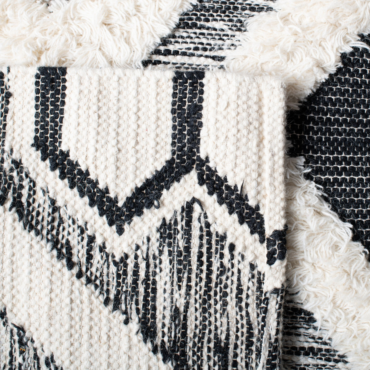 Safavieh Natura Nat684A Ivory/Black Rugs.