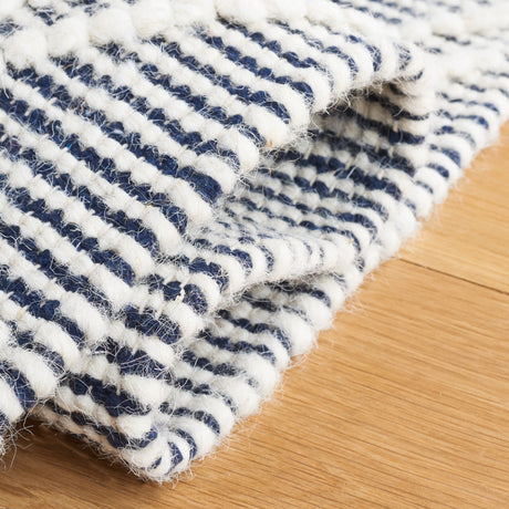 Safavieh Natura Nat826N Ivory/Navy Rug.
