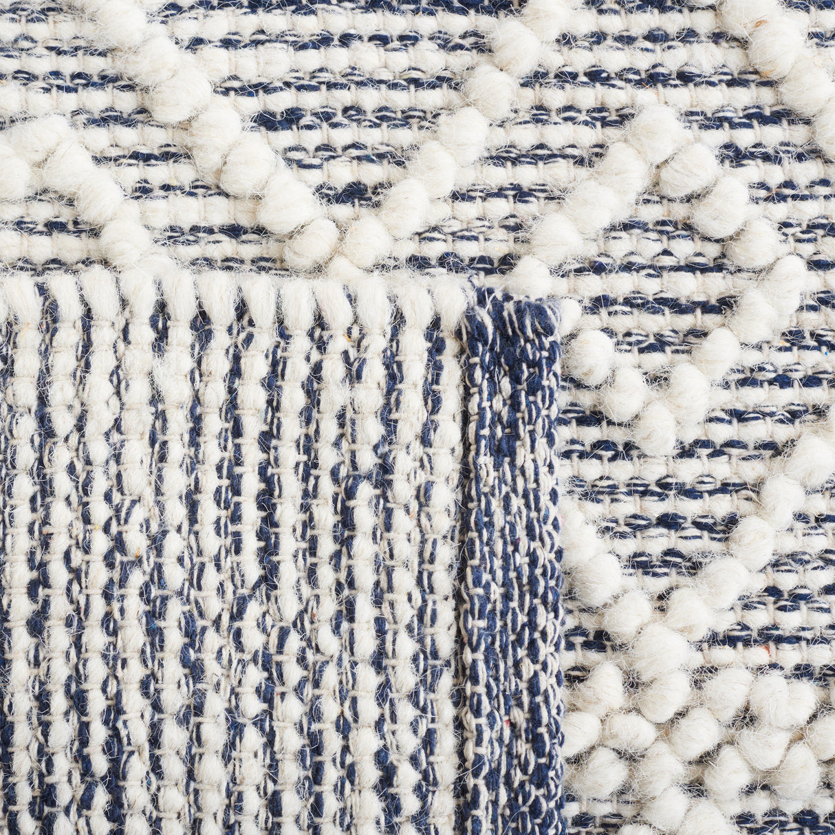 Safavieh Natura Nat827N Ivory/Navy Rug.