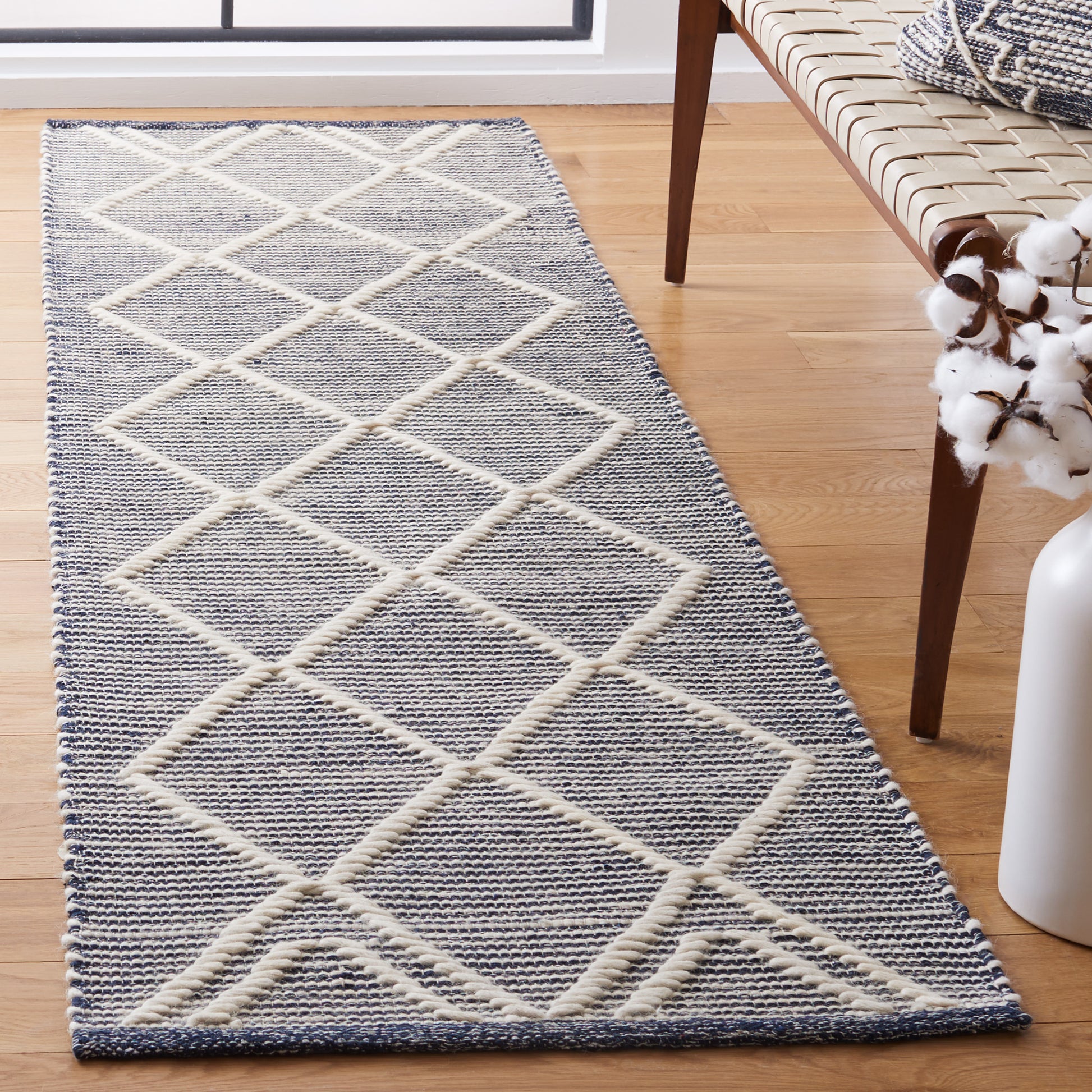 Safavieh Natura Nat832N Navy/Ivory Area Rug