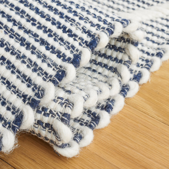 Safavieh Natura Nat832N Navy/Ivory Rug.