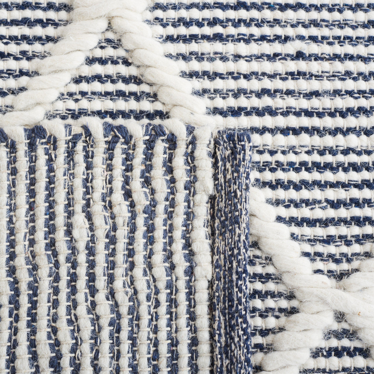 Safavieh Natura Nat832N Navy/Ivory Rug.