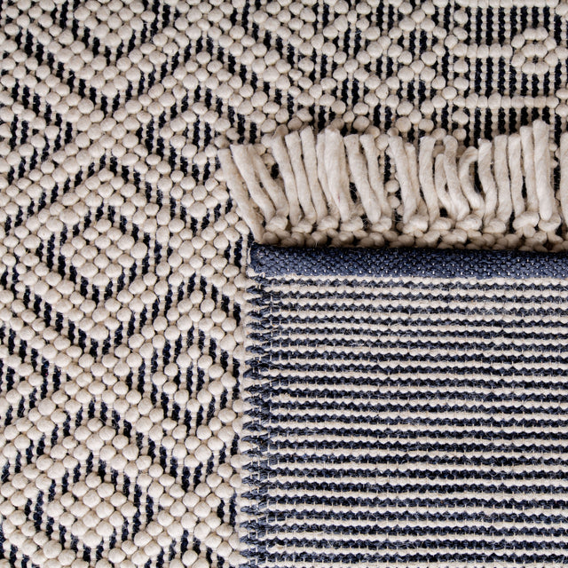 Safavieh Natura Nat852N Ivory/Navy Rug.