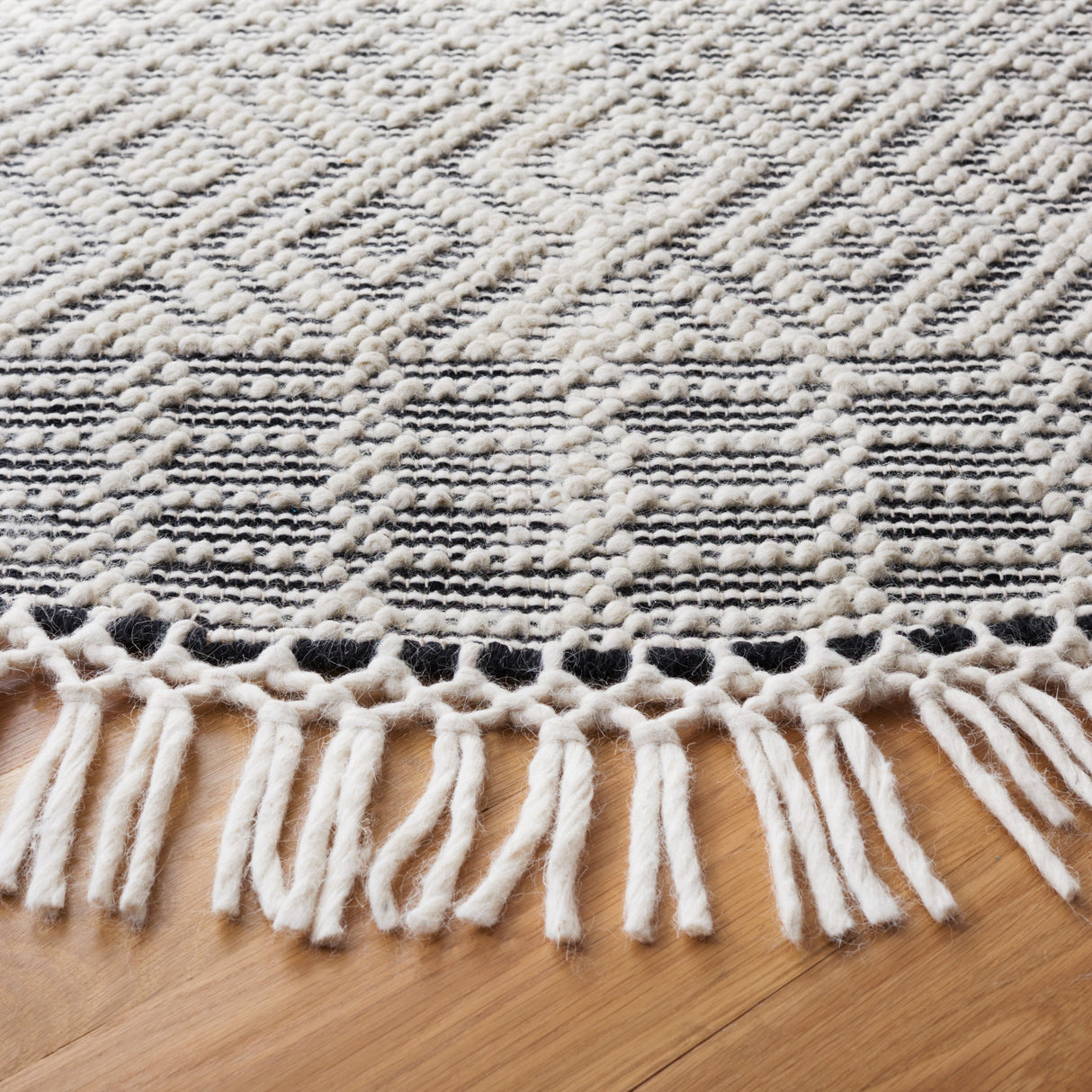Safavieh Natura Nat852Z Ivory/Black Rug.