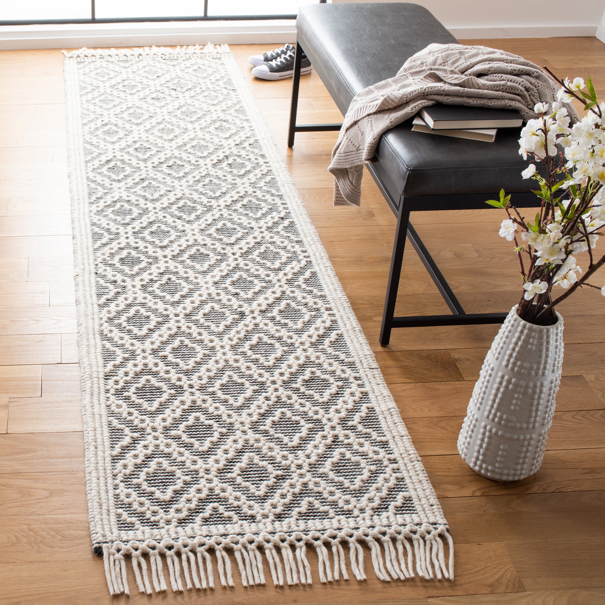 Safavieh Natura Nat860A Ivory/Black Area Rug