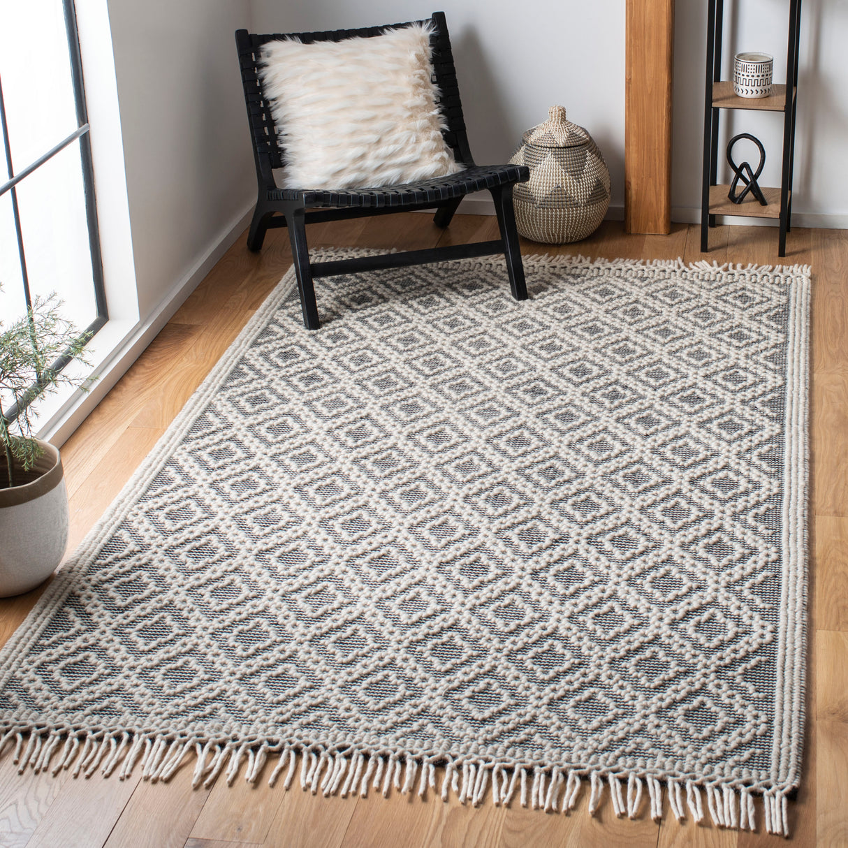 Safavieh Natura Nat860A Ivory/Black Rugs.