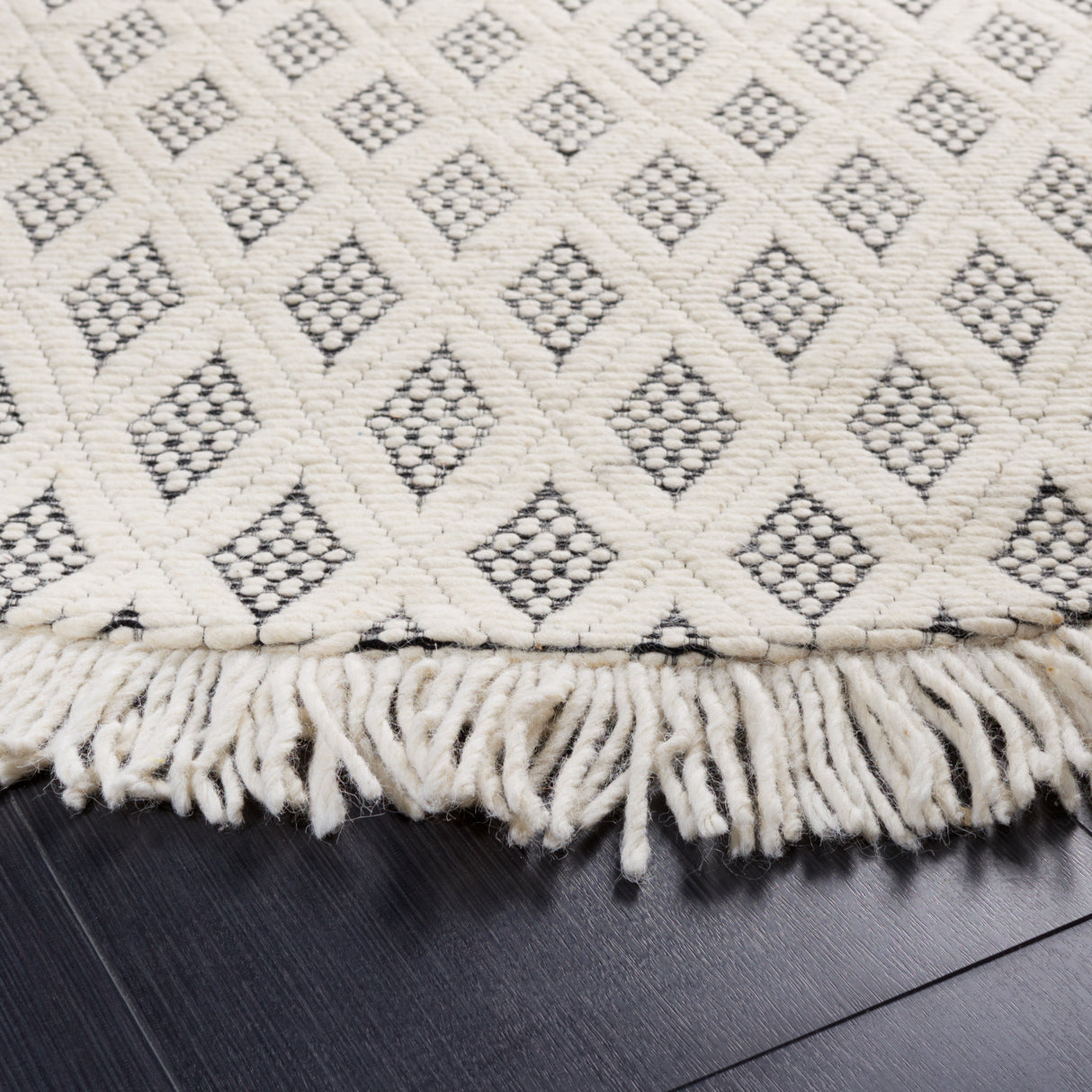 Safavieh Natura Nat865Z Ivory/Black Rug.