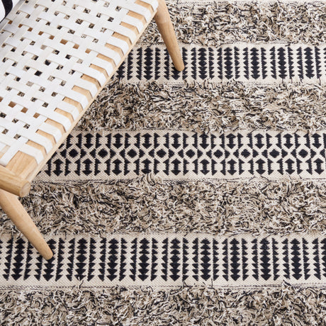 Safavieh Natura Nat926Z Black/Ivory Rug.