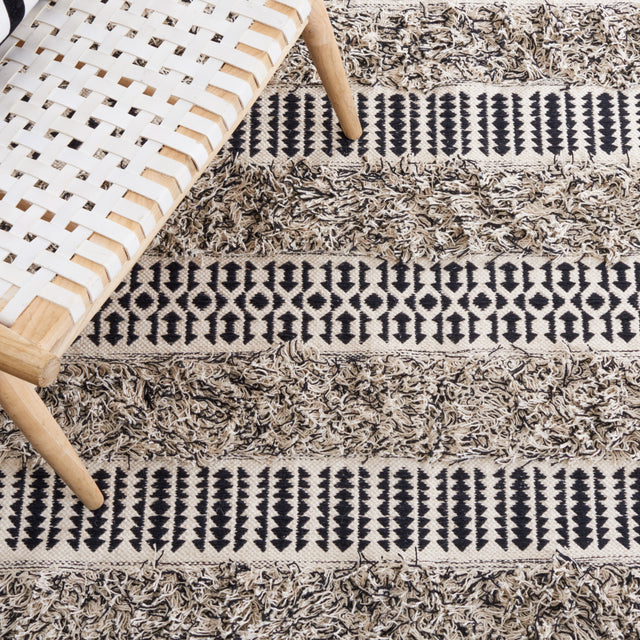 Safavieh Natura Nat926Z Black/Ivory Rug.