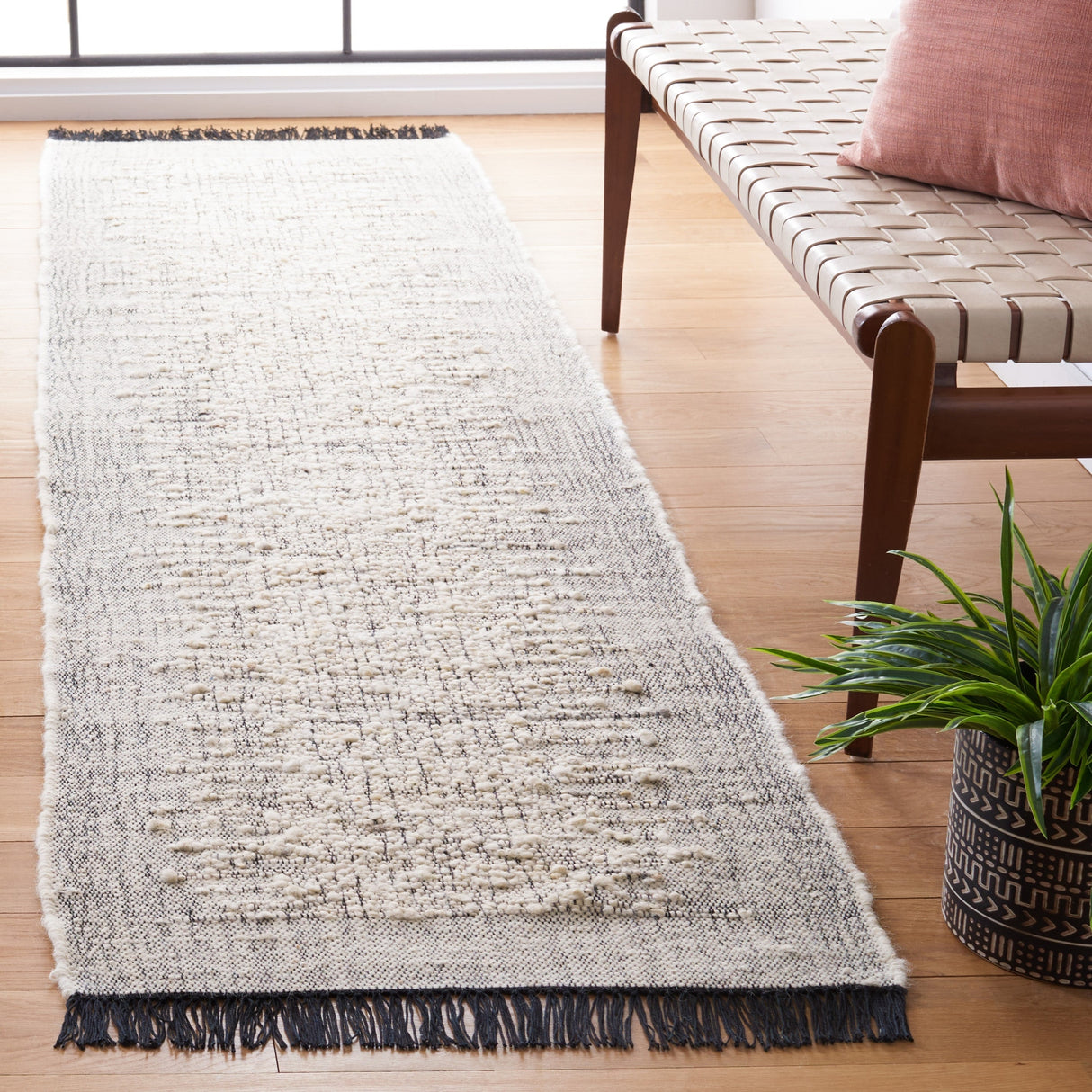 Safavieh Natura Nat930Z Ivory/Black Rug.
