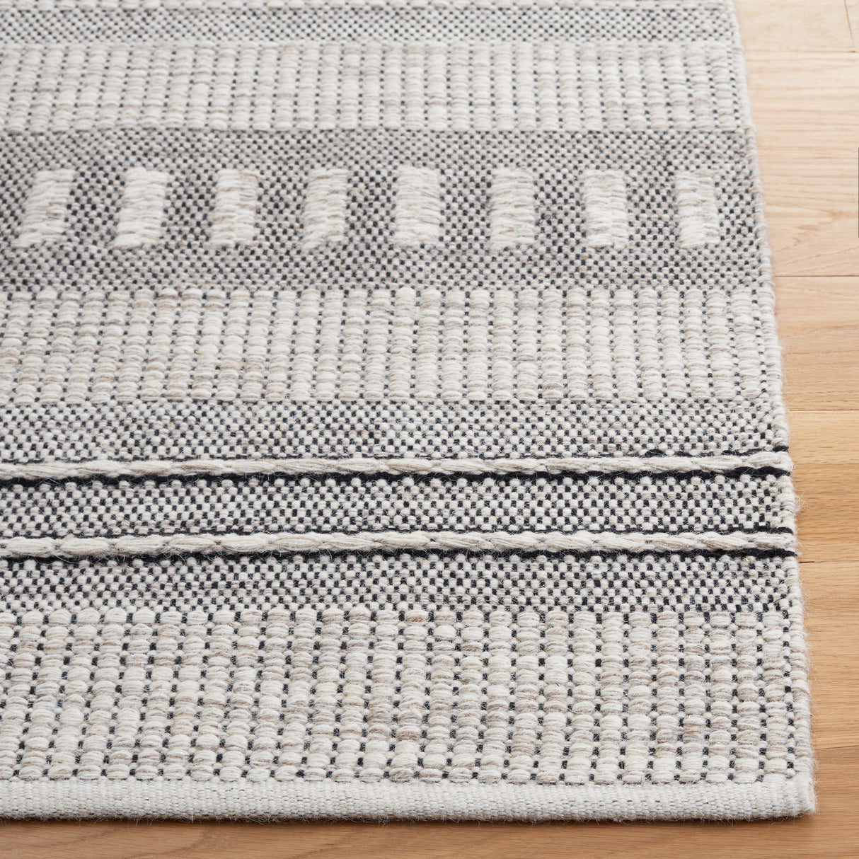 Safavieh Natura Nat931F Grey/Black Rug.
