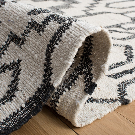 Safavieh Natural Fiber Nfb750A Ivory/Black Rug.