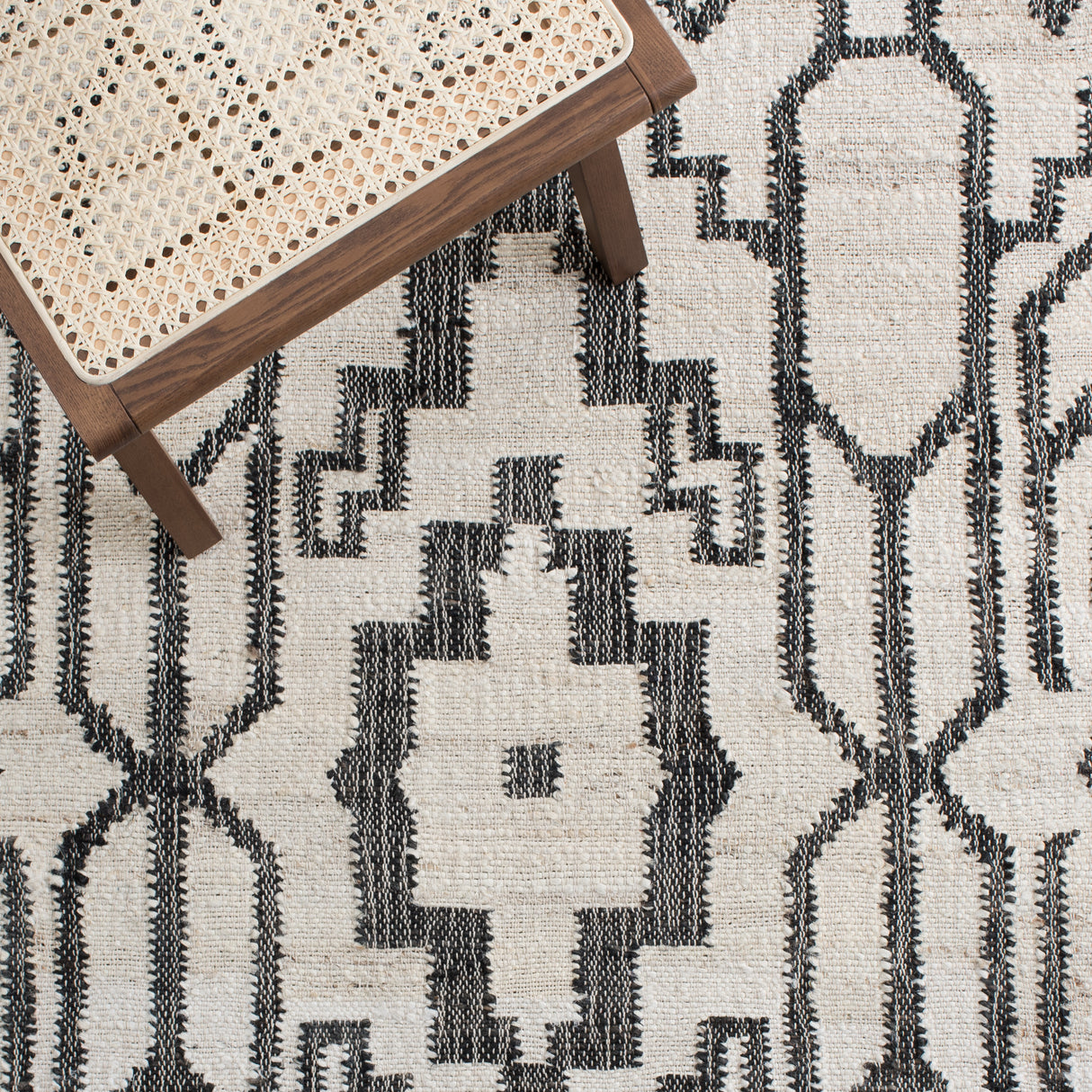 Safavieh Natural Fiber Nfb750A Ivory/Black Rug.