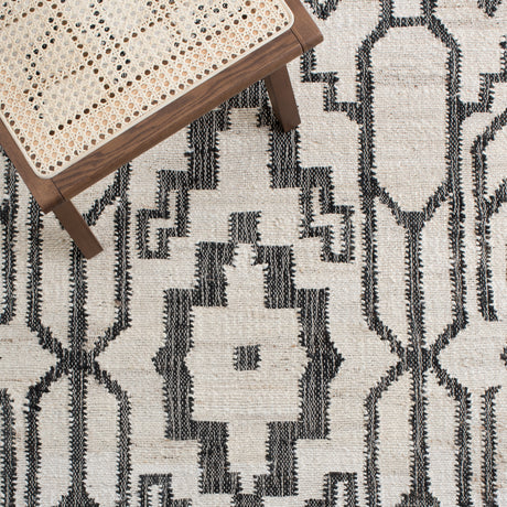 Safavieh Natural Fiber Nfb750A Ivory/Black Rug.