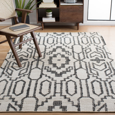 Safavieh Natural Fiber Nfb750A Ivory/Black Rug.