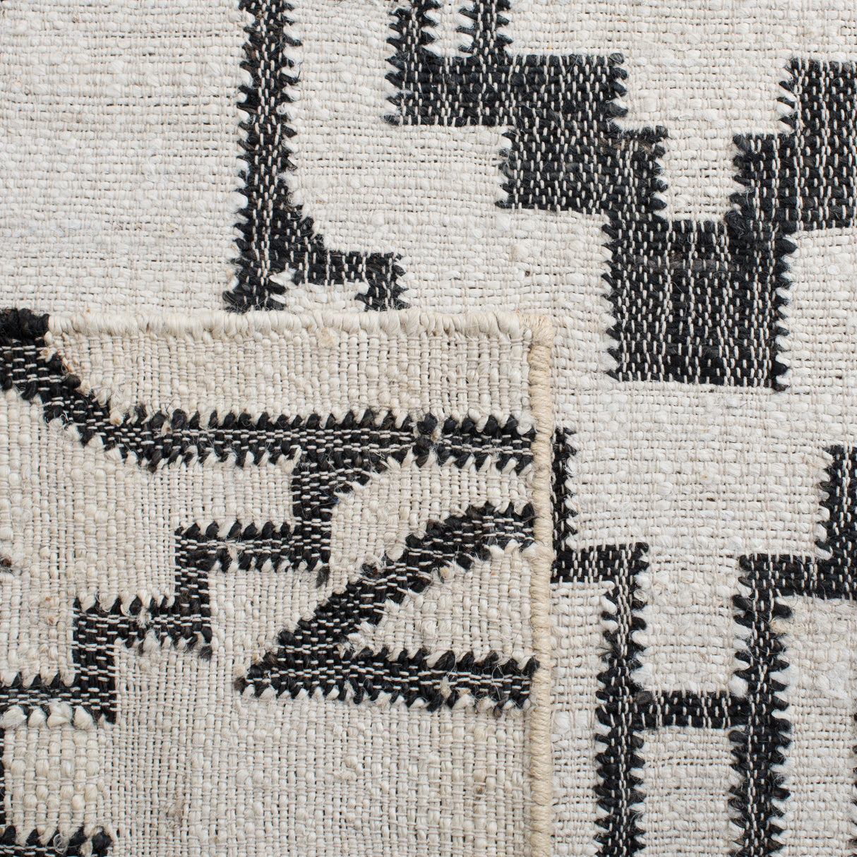 Safavieh Natural Fiber Nfb750A Ivory/Black Rug.