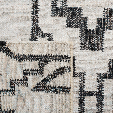 Safavieh Natural Fiber Nfb750A Ivory/Black Rug.
