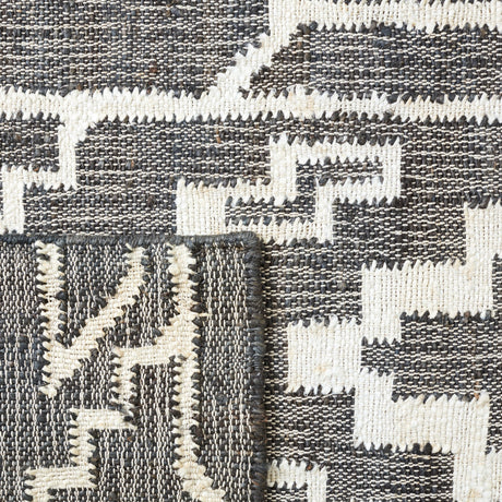 Safavieh Natural Fiber Nfb750Z Black/Ivory Rug.