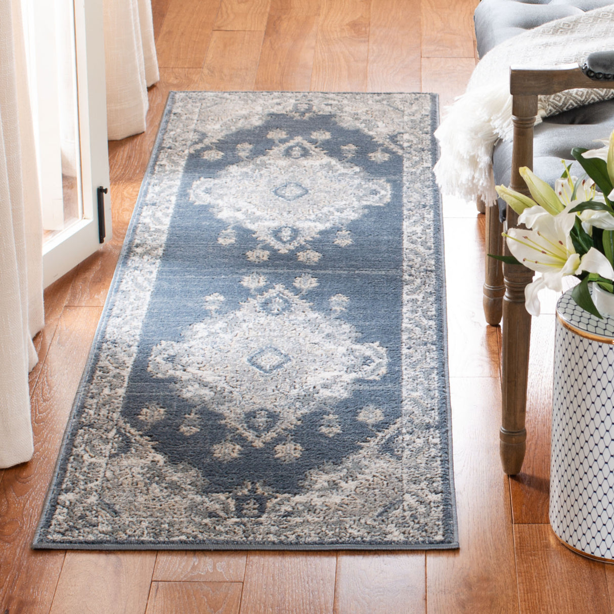 Safavieh Oregon Ore898A Blue/Creme Rug.