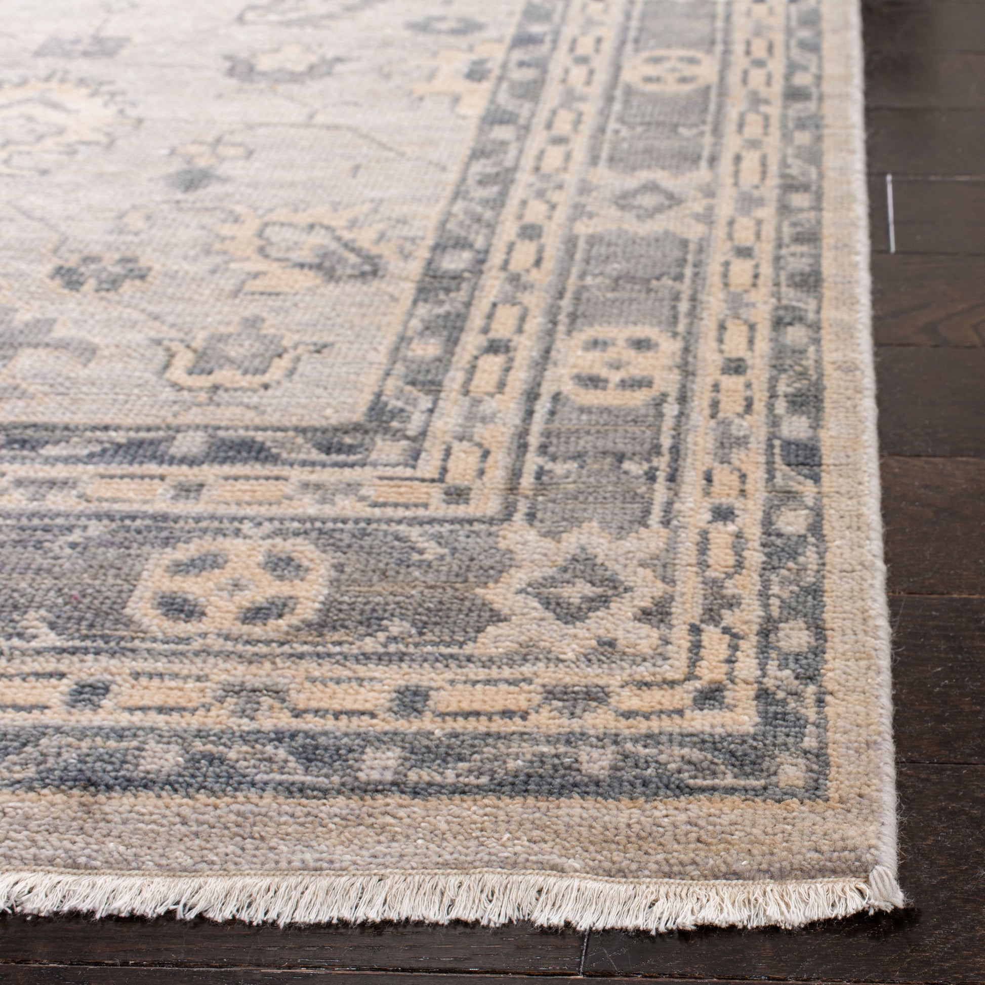 Safavieh Oushak Osh838A Silver Area Rug