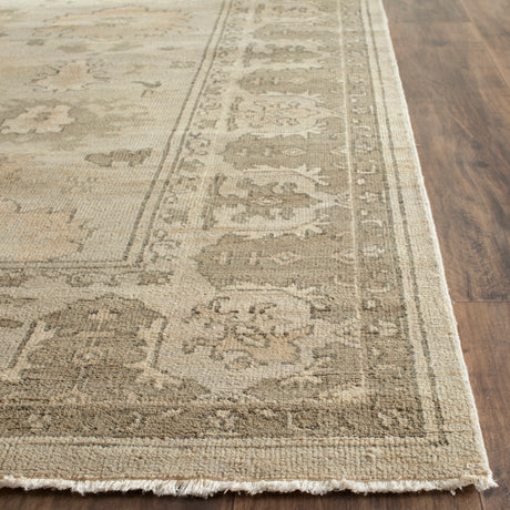 Safavieh Oushak Osh889A Silver/Grey Rug.