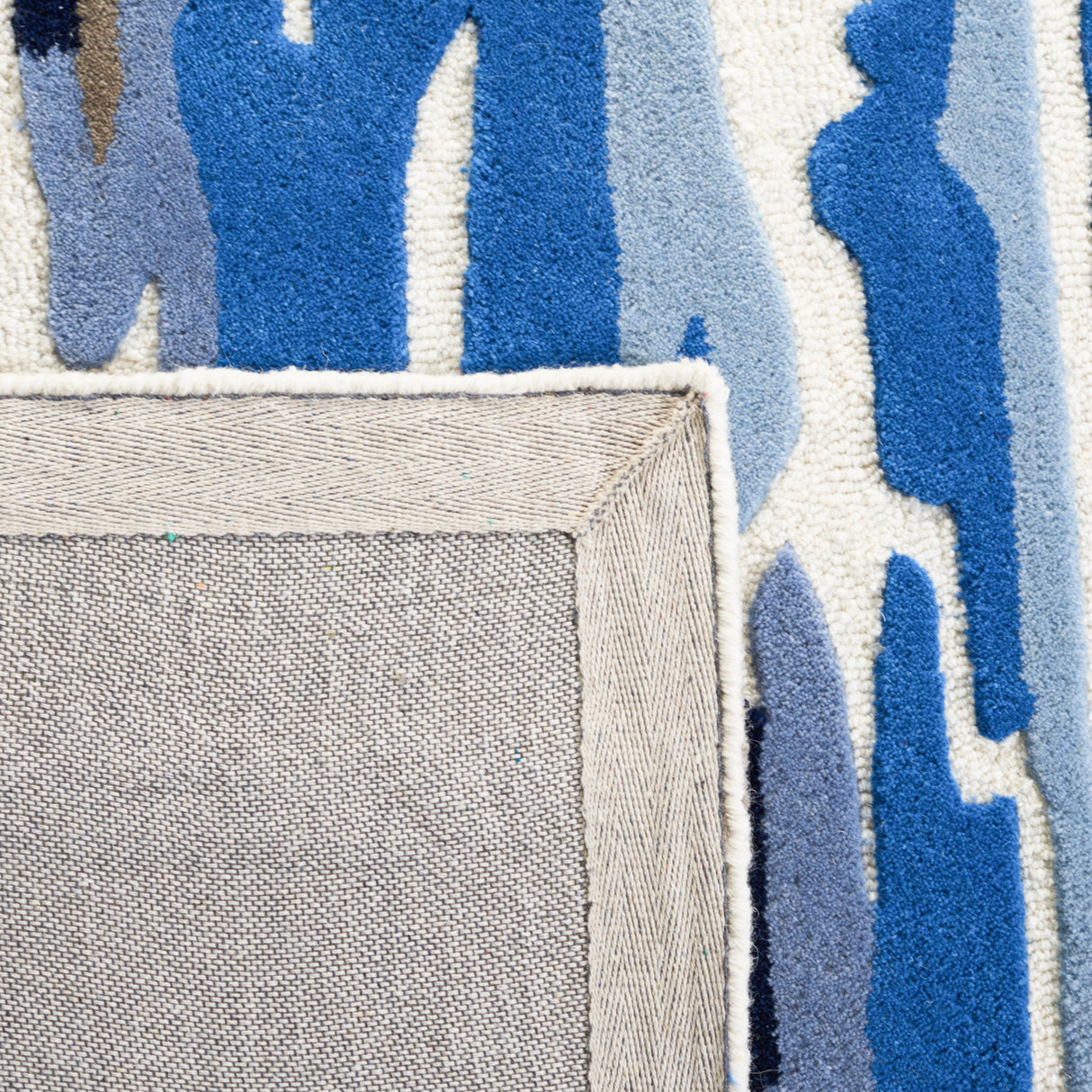 Safavieh Rodeo Drive Rd858M Ivory/Blue Rug.