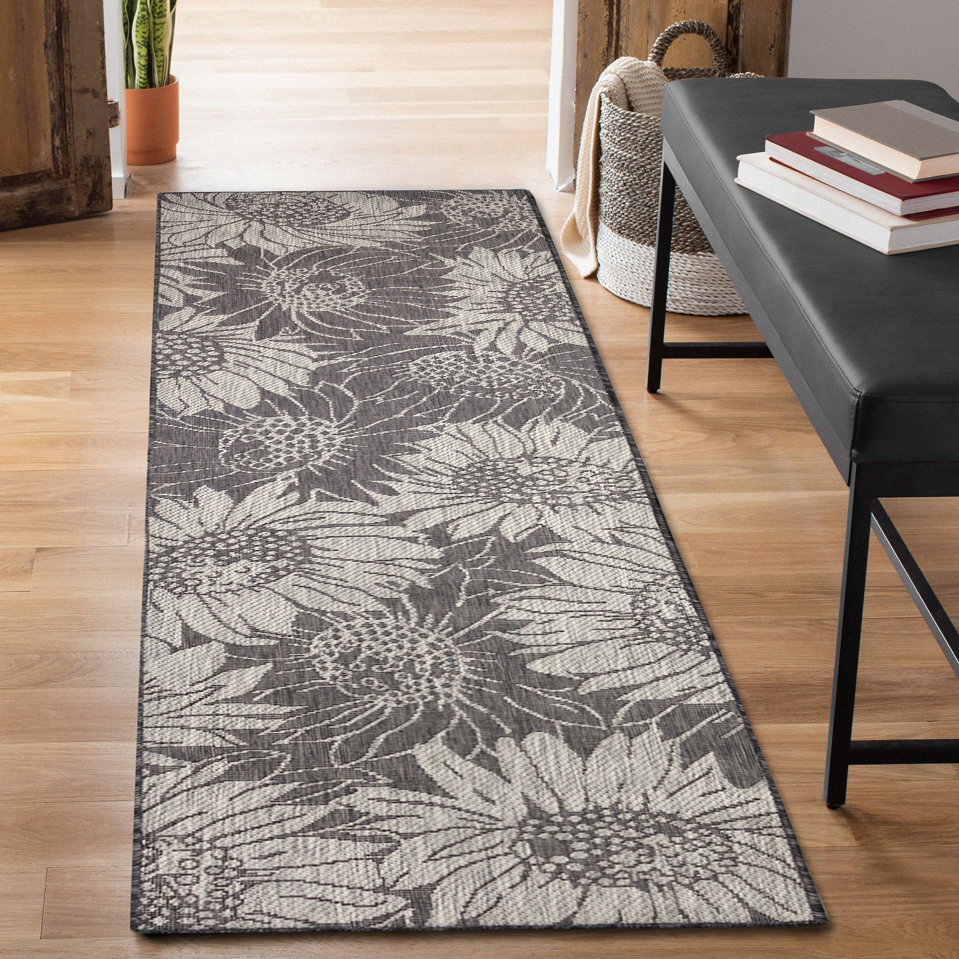 Liora Manne Carmel Sunflower Field 8483/48 Black Area Rug