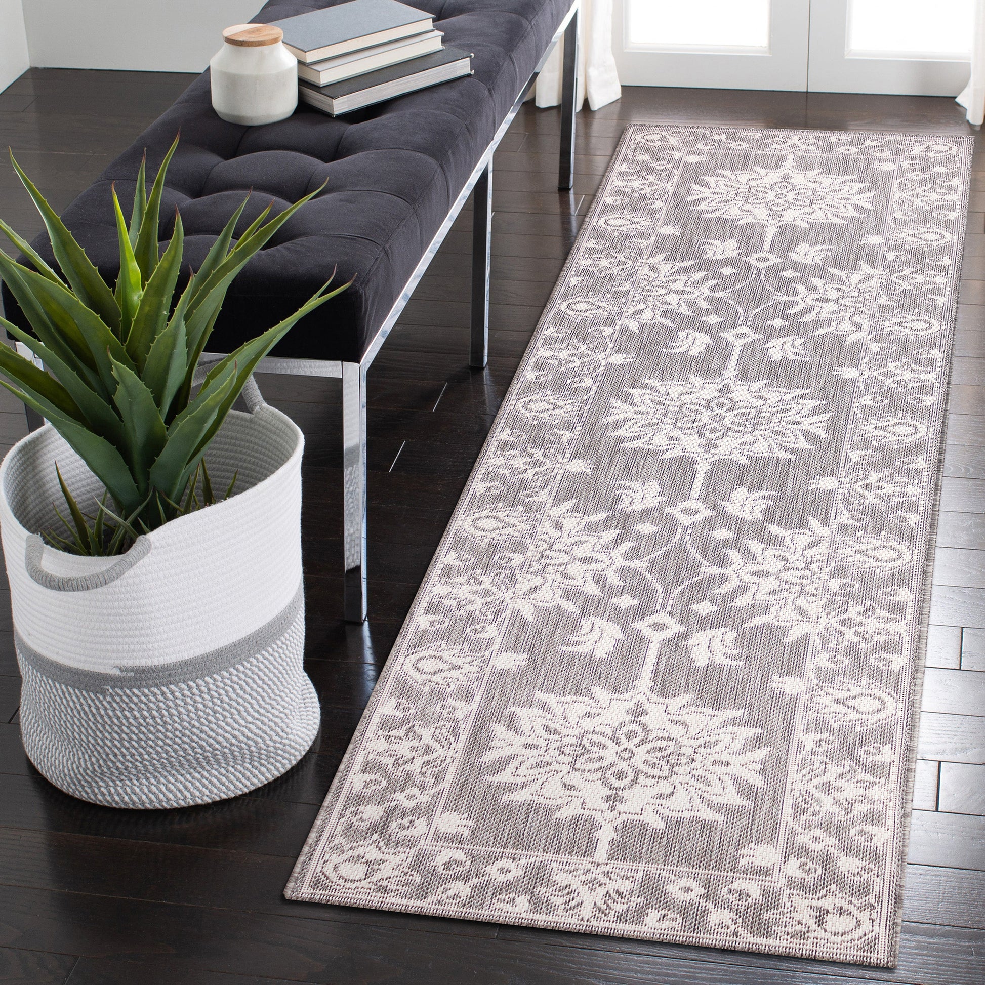 Liora Manne Malibu Kashan 8224/47 Grey Area Rug