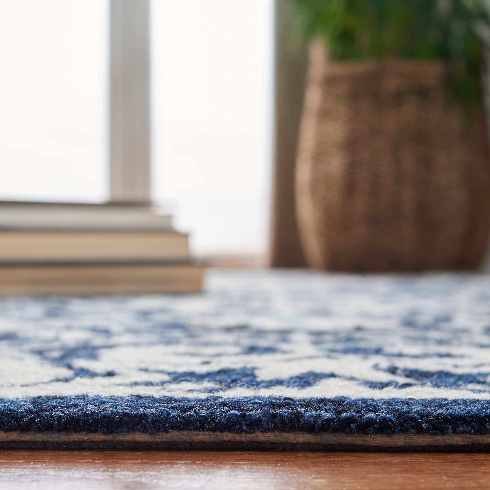 Safavieh Roslyn Ros603N Navy/Light Blue Area Rug