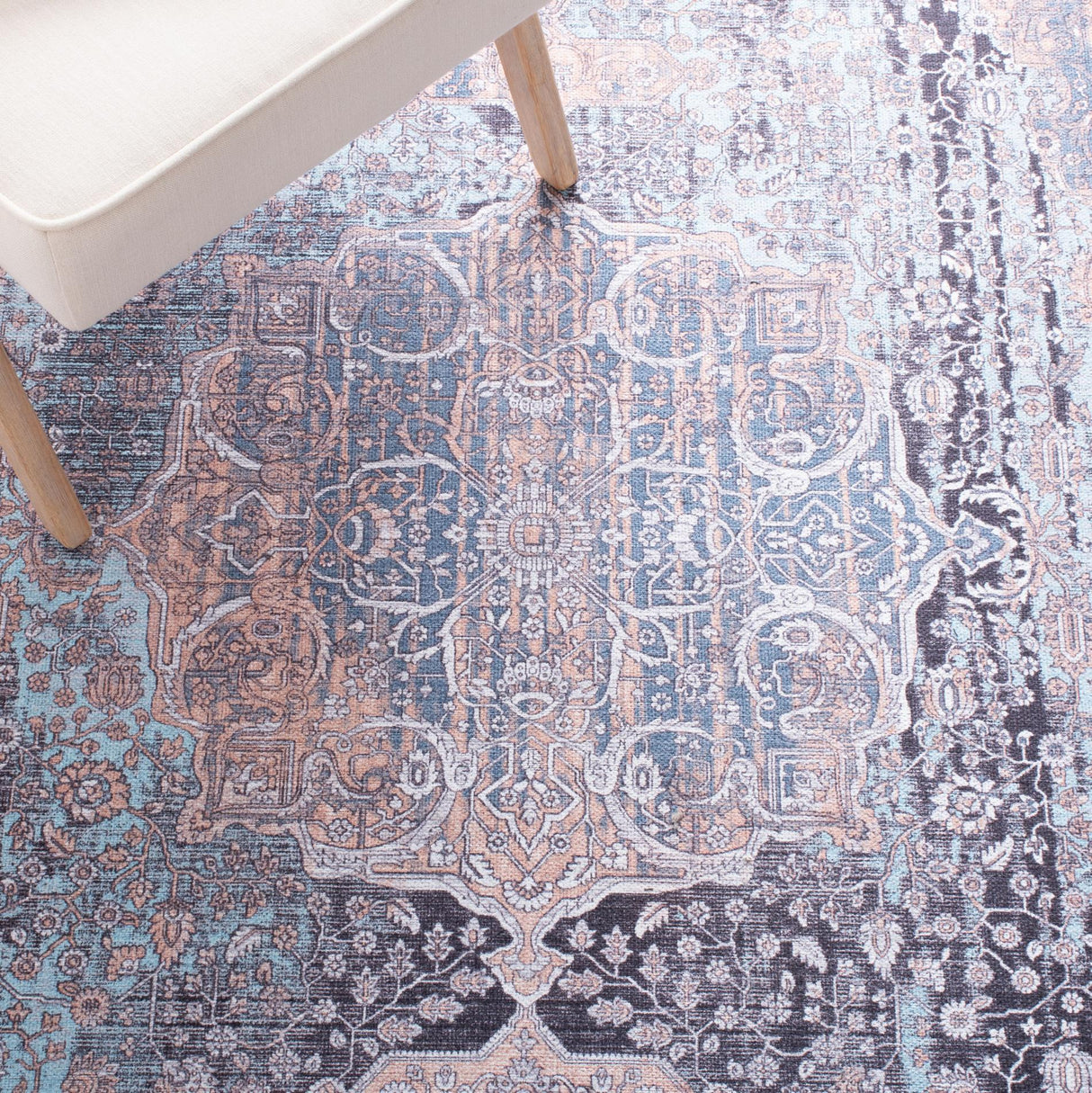Safavieh Serapi Sep532A Ivory/Light Blue Rugs.