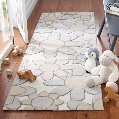 Safavieh Safavieh Kids Sfk923A Ivory/Pink Area Rug