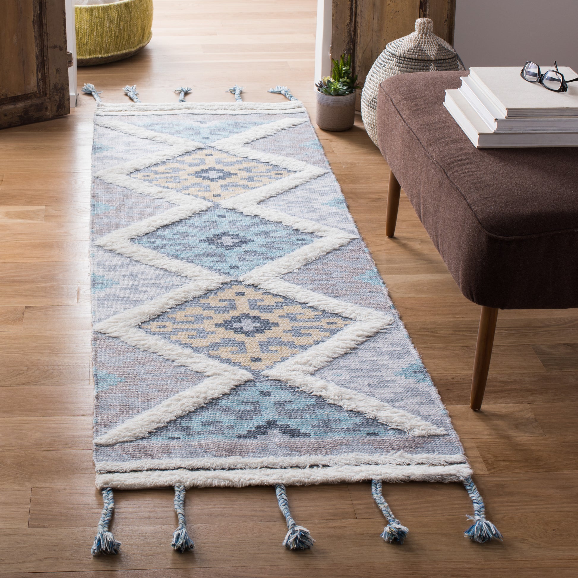 Safavieh Saffron Sfn104A Ivory/Turquoise Area Rug