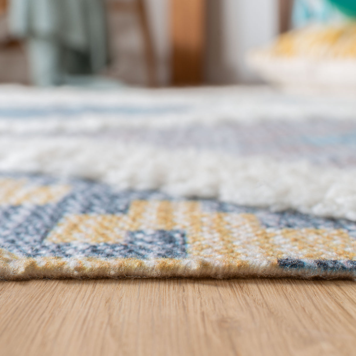 Safavieh Saffron Sfn104A Ivory/Turquoise Rug.