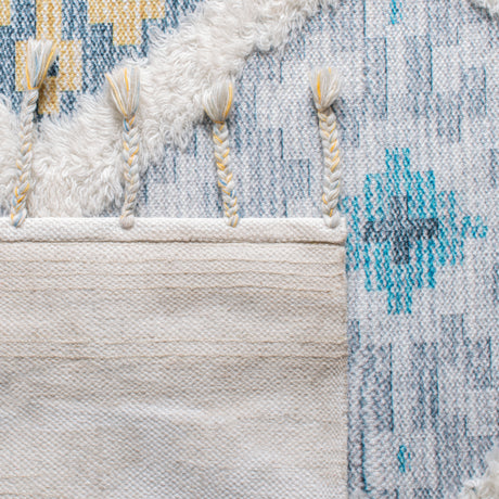 Safavieh Saffron Sfn104A Ivory/Turquoise Rug.