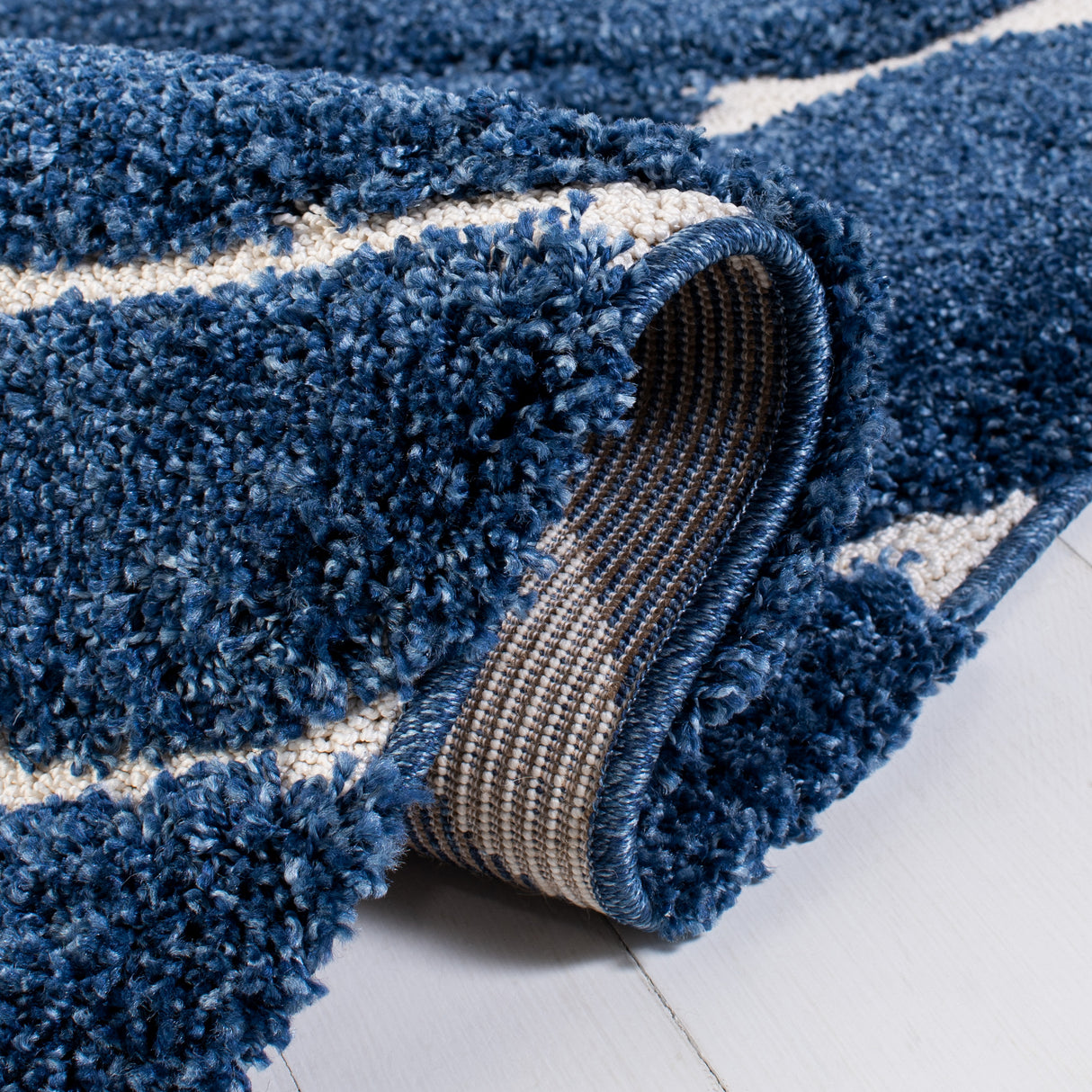 Safavieh Shag Sg471 Navy/Ivory Rug.