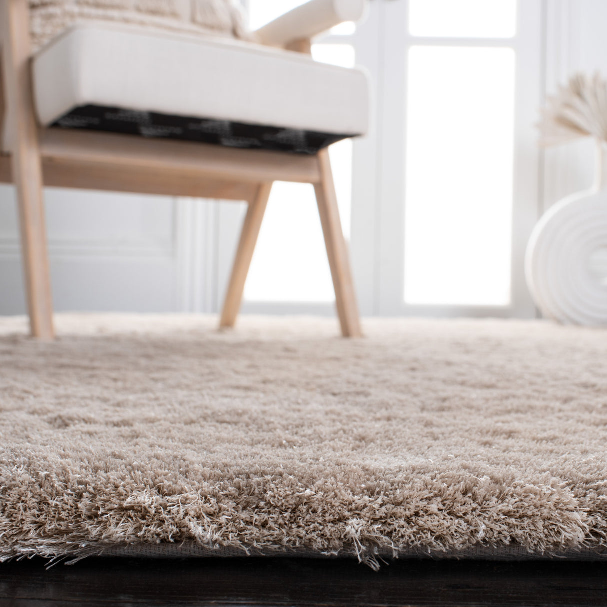 Safavieh Shag Sg512T Dark Beig Rug.