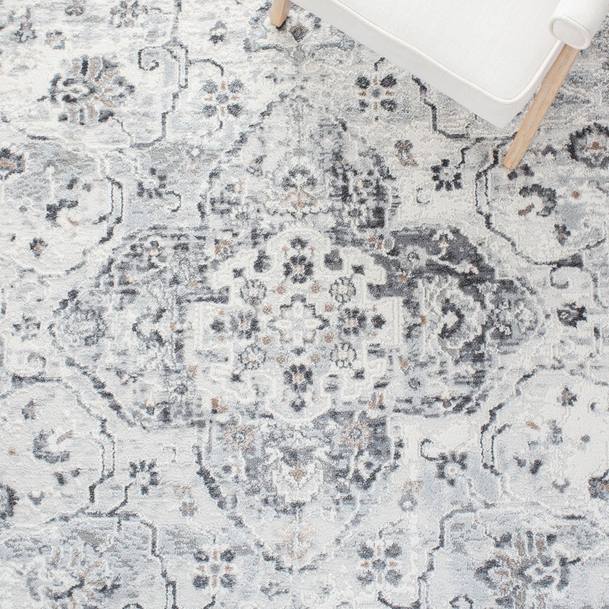 Safavieh Shivan Shv136F Ivory/Grey Rugs.