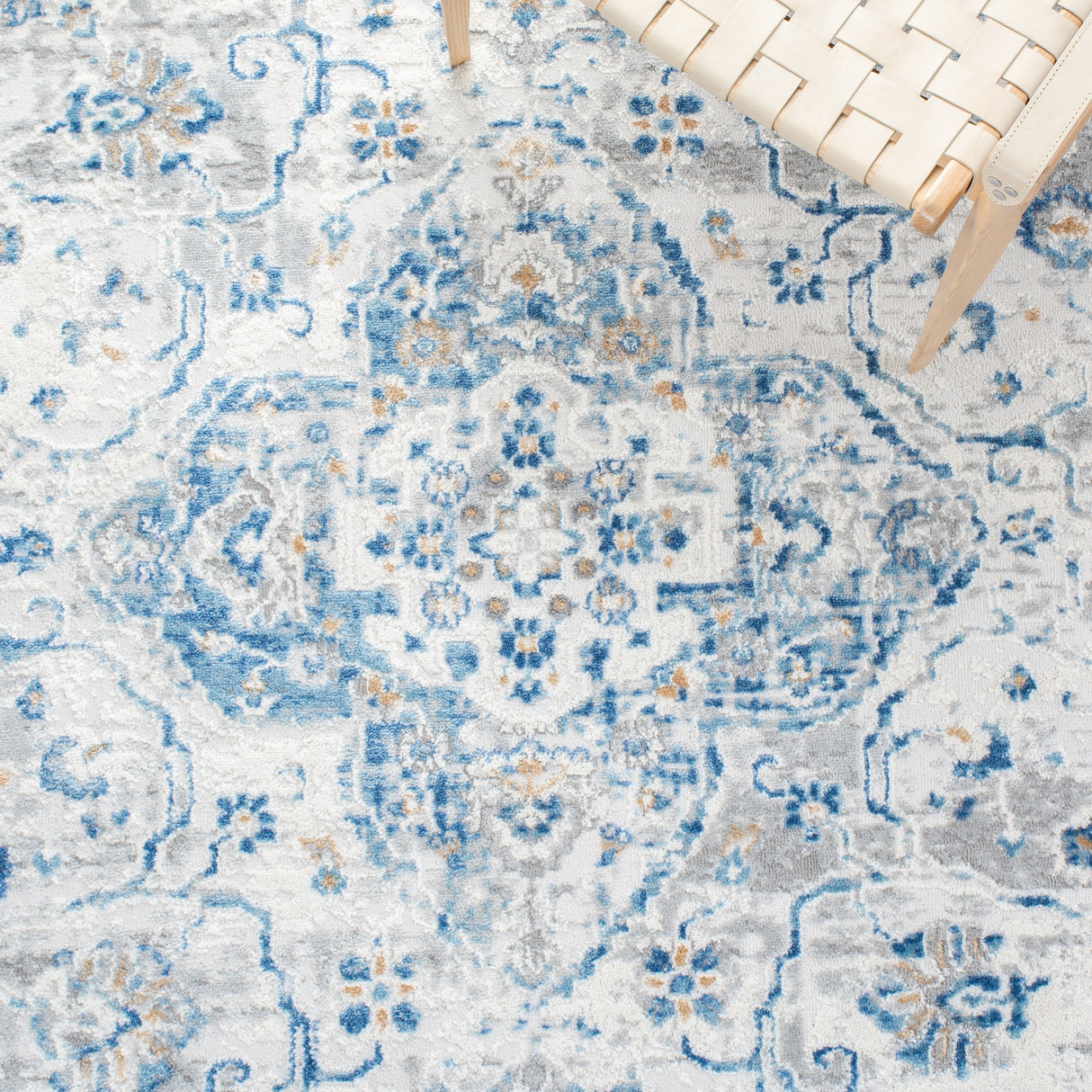 Safavieh Shivan Shv136M Ivory/Blue Rugs.