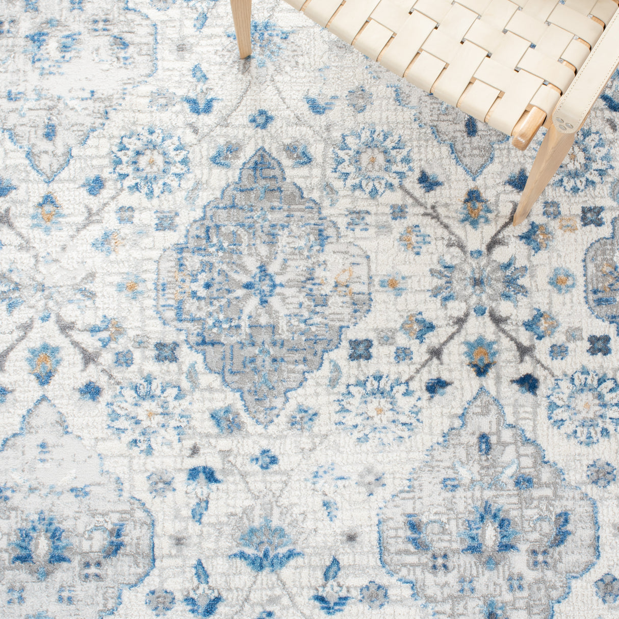 Safavieh Shivan Shv148M Ivory/Blue Rugs.