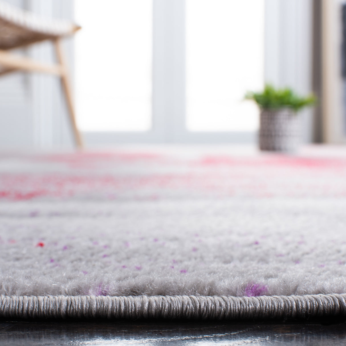 Safavieh Skyler Sky141Q Grey/Red Rugs.